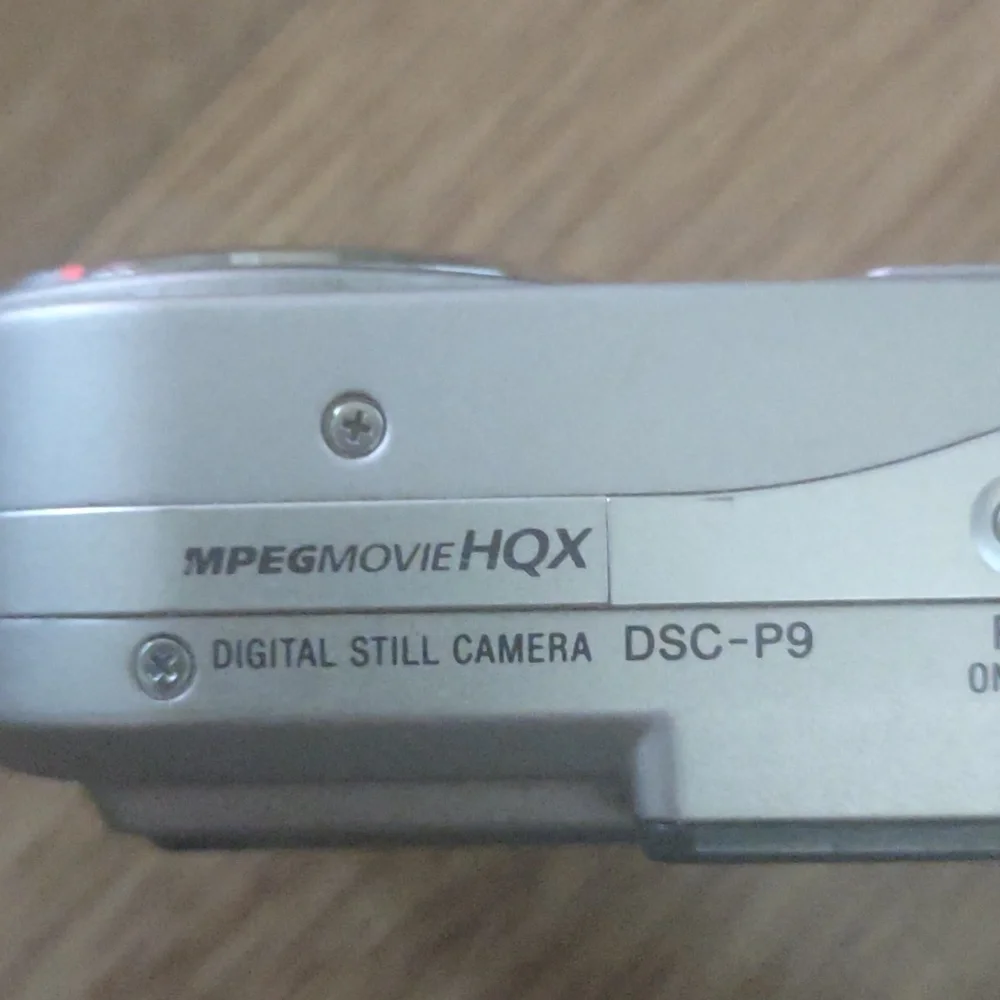 Sony DSC-P9 digital still camera. 4.0 MP - Picture 3 of 12